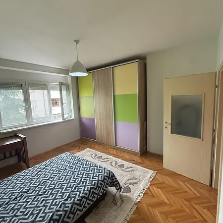 Апартаменты Spacious With Free Parking *