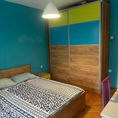Апартаменты Spacious With Free Parking